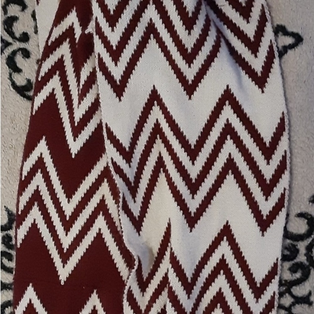 Ima Talla Chevron Patterned Maroon and White Scarf
